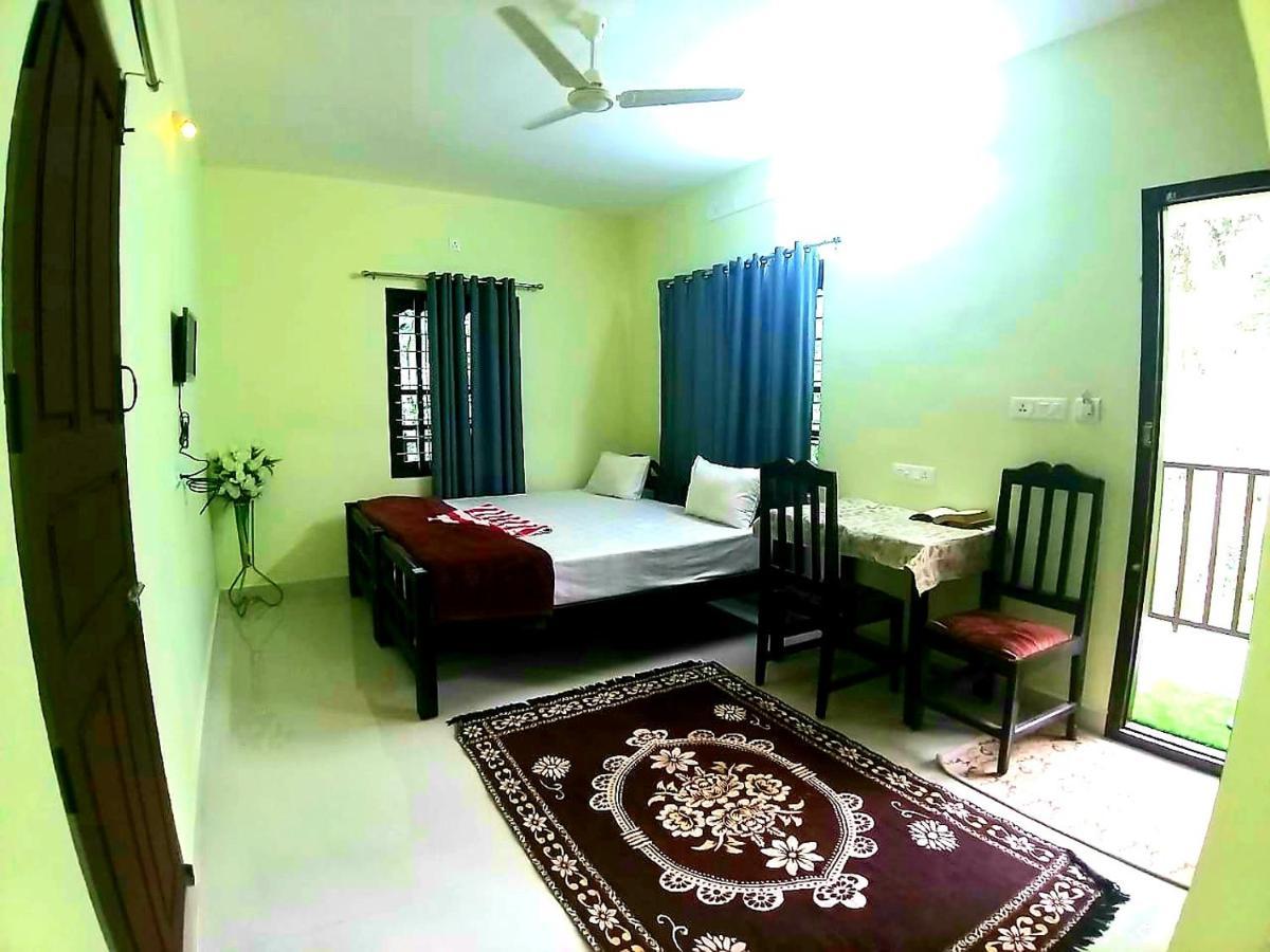 Dean Dale Cottages Thekkady Room photo